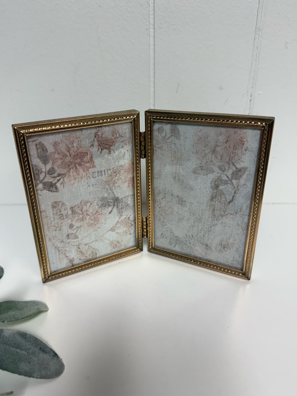 Vintage Goldtone Hinged Double 3.5x5 Picture Frame | Tabletop Display